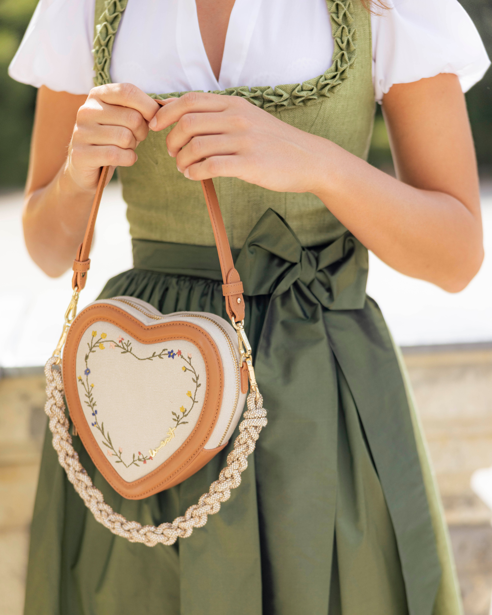 Big Heart Bag Embroidery Caramel