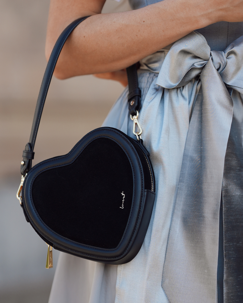 PREORDER | Big Heart Bag Suede Black